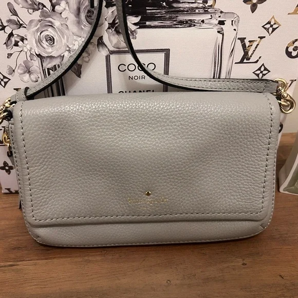 Kate Spade Light Gray Leather Crossbody Bag EUC NO CALLOUTS - Picture 2 of 7